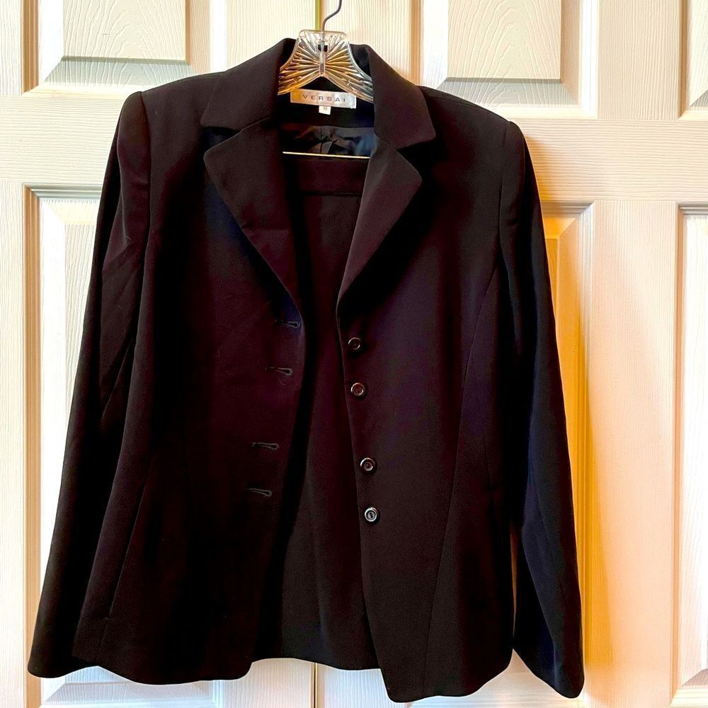 BLACK SUIT by  VERSAI SIZE 10 NWT